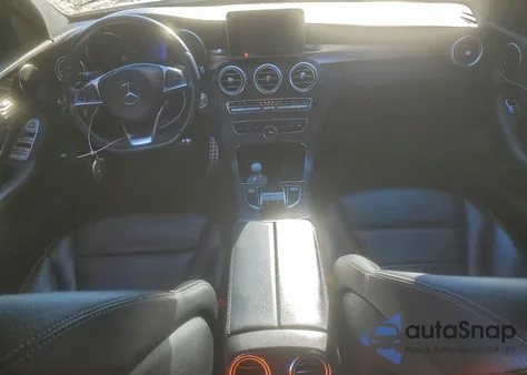 2016 Mercedes-Benz C 300 z USA, uszkodzony, nr VIN 55SWF4JB5GU131340